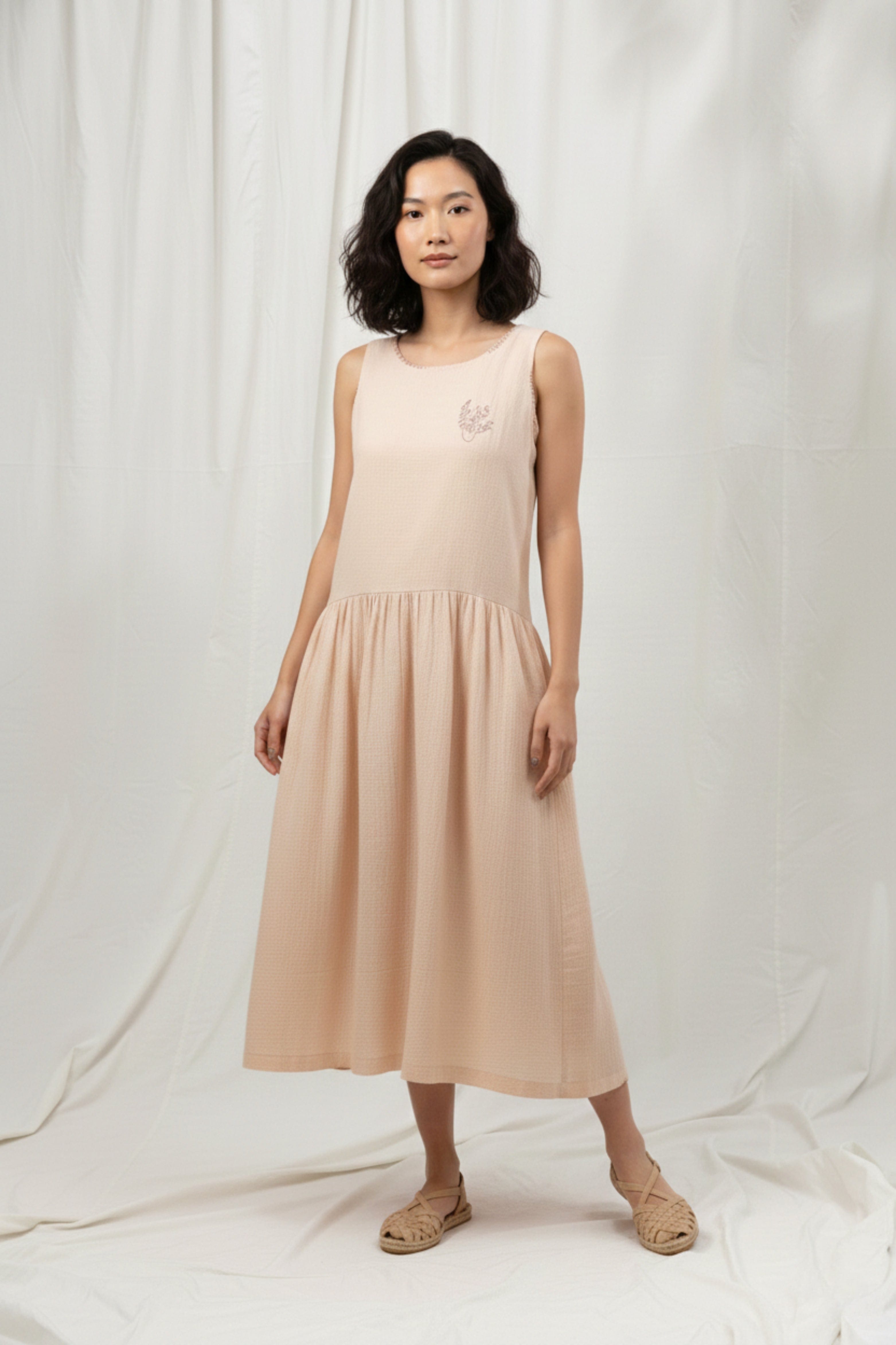 Doodlage Susan drop waist dress in soft fabric with a relaxed fit and stylish silhouette, perfect for casual wear.