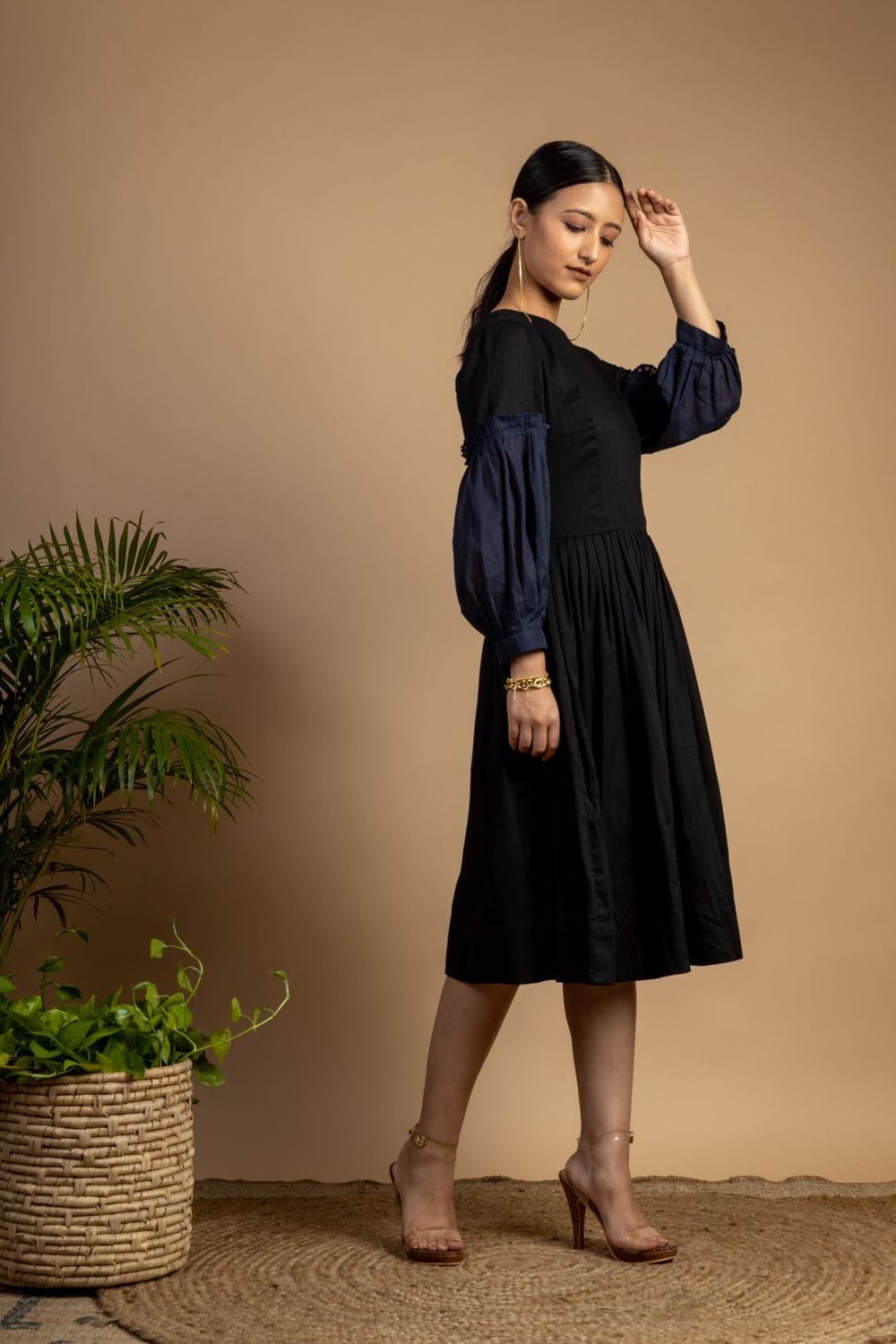 Sophia black Doodlage dress with a fitted silhouette and stylish design, showcased on a mannequin.