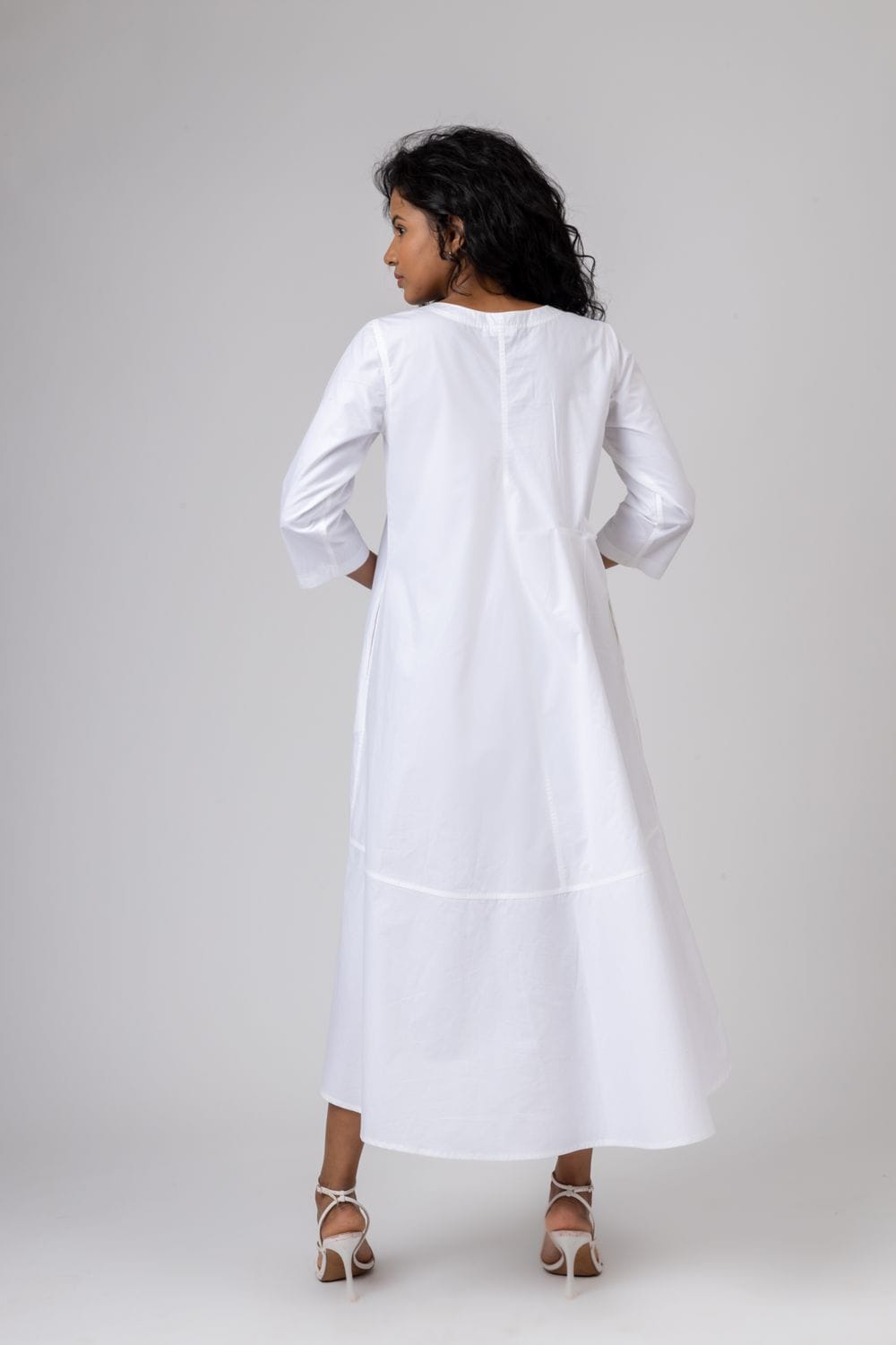 Doodlage Jill white dress with short sleeves and relaxed fit, casual style perfect for summer or everyday wear.