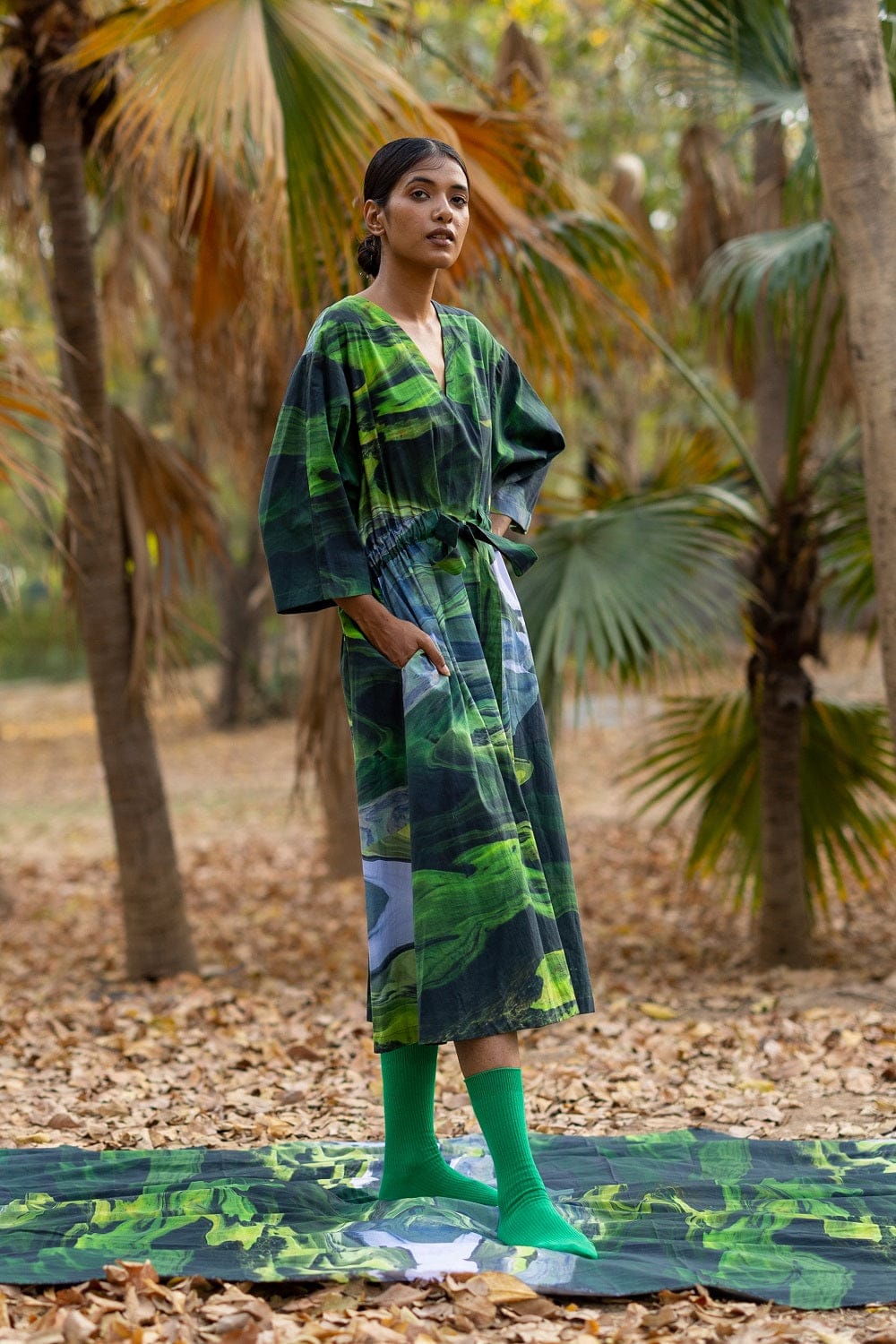 Doodlage Doris green dress with long sleeves and flowy fabric, featuring a casual, elegant design.