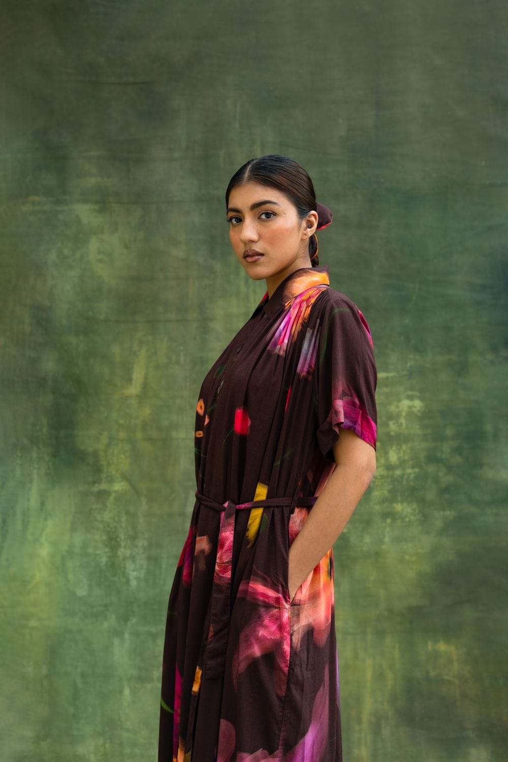 Doodlage Zora brown dress with long sleeves and a relaxed fit, featuring a stylish casual design.