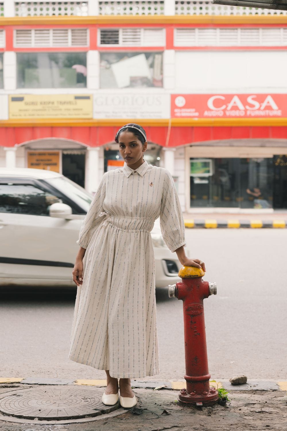 Doodlage Catherine oversized dress in flowing fabric with relaxed fit and long sleeves, displayed on a hanger.