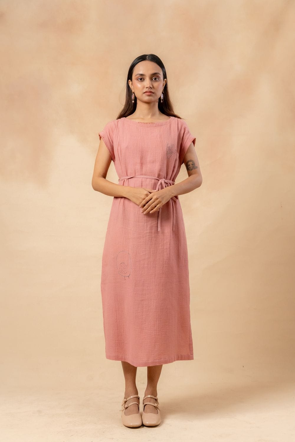 Doodlage Erna organic cotton dress with waist belt, showcasing a stylish, eco-friendly women's dress in natural fabric and modern design.