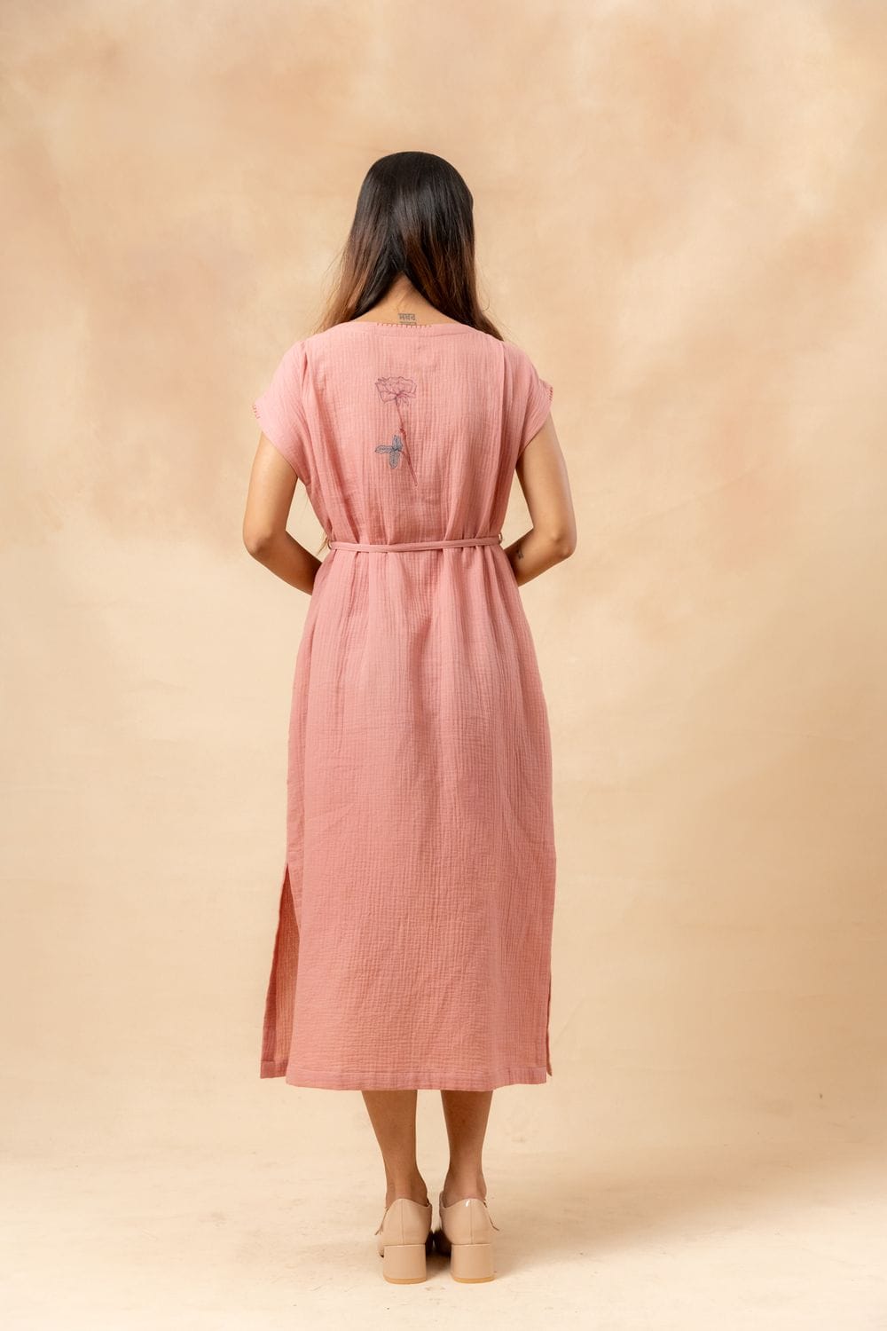 Doodlage Erna organic cotton dress with waist belt, featuring a flowy design and natural fabric in earthy tones.