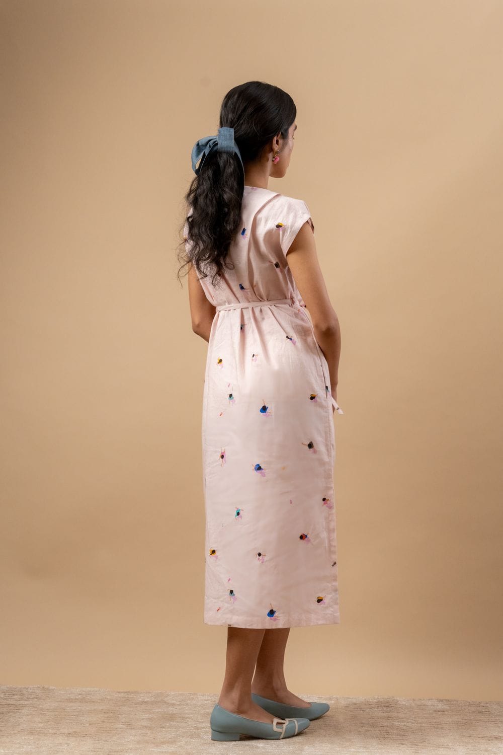Doodlage Erna printed dress with colorful floral patterns, lightweight fabric, and a relaxed fit ideal for casual occasions.