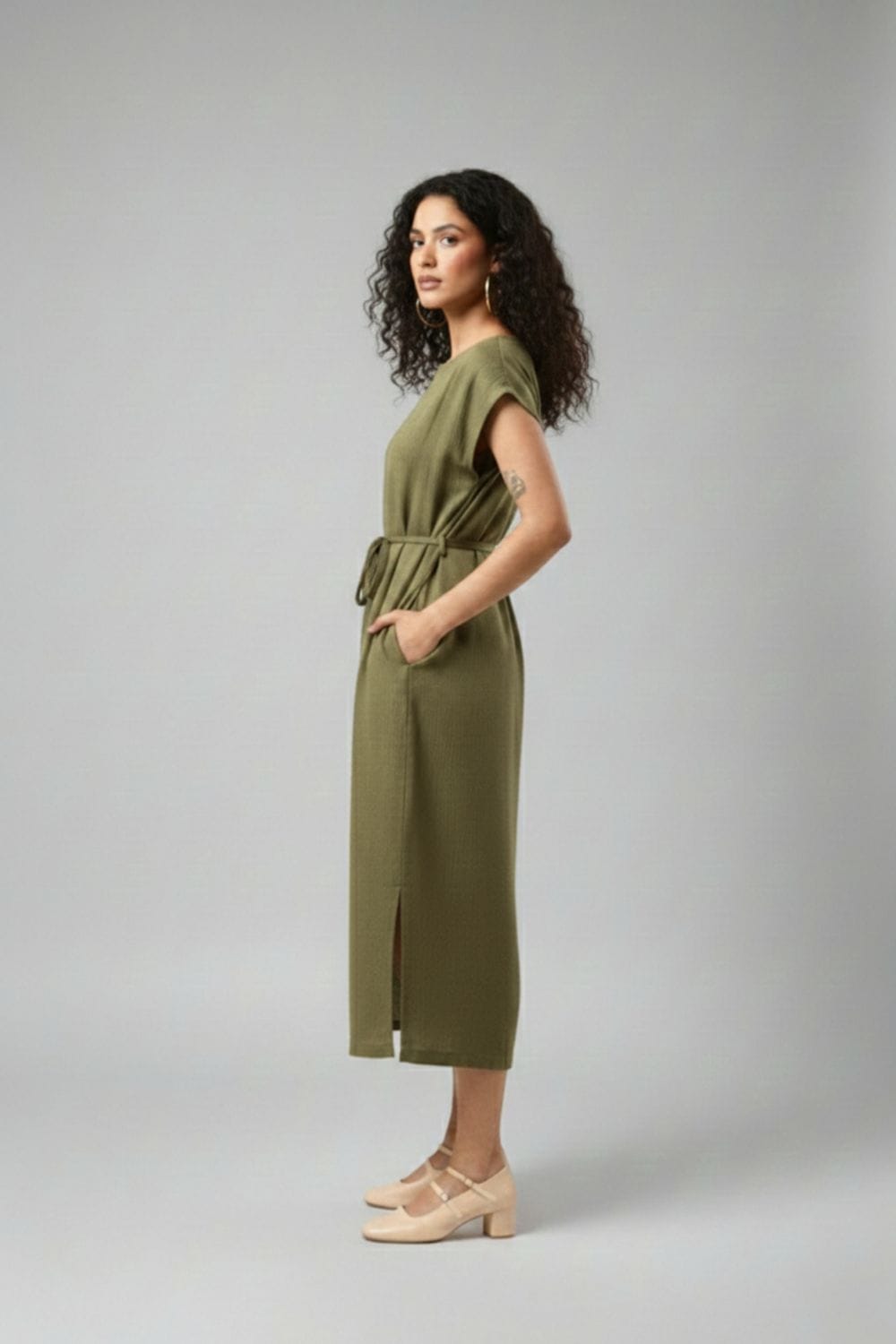 Doodlage Erna olive dress with long sleeves, knee-length design, and relaxed fit, featuring subtle textured fabric.