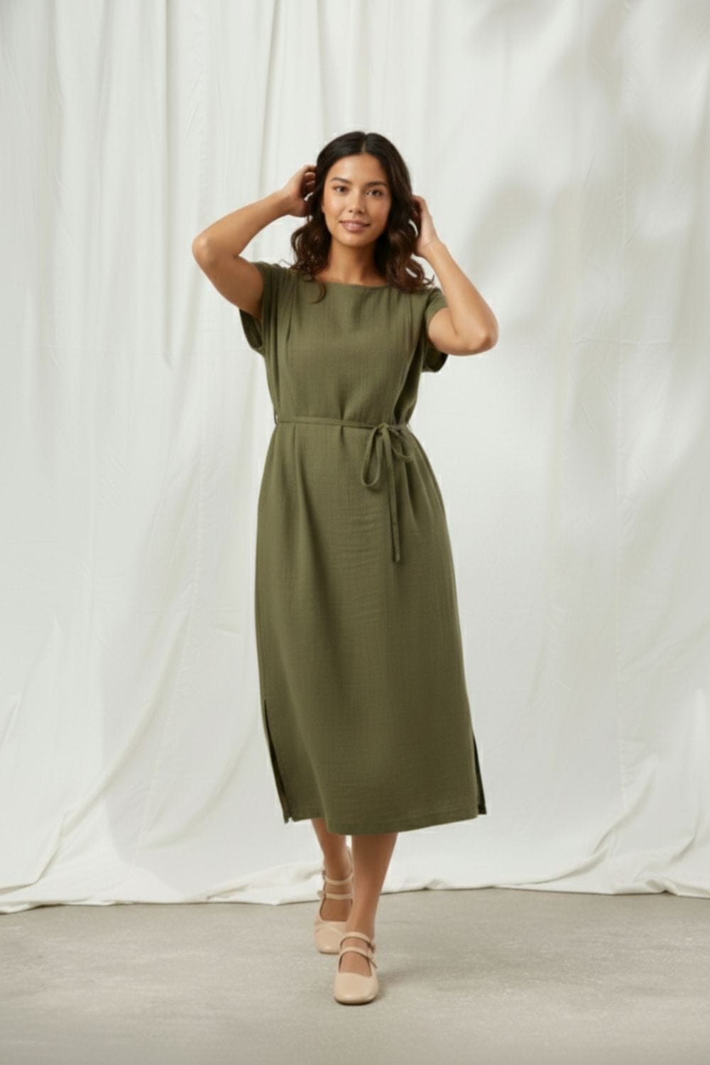 Doodlage Erna olive dress with long sleeves, knee-length, lightweight fabric, casual style, shown on a hanger.