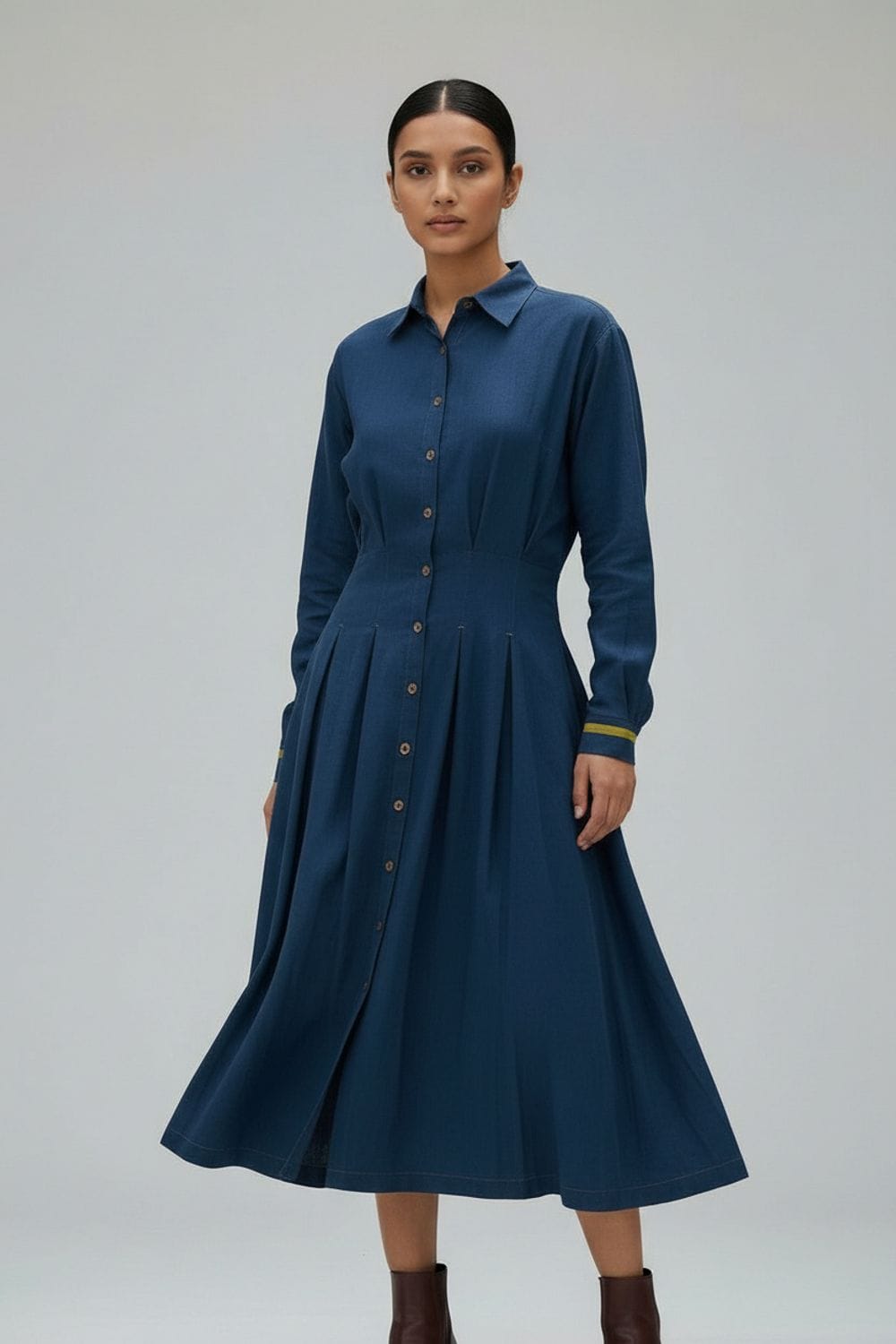 Midnight blue Cecile dress by Doodlage, featuring a stylish fit and elegant design, shown on a mannequin with detailed fabric texture.