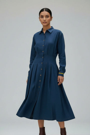 Midnight blue Cecile dress by Doodlage, featuring a stylish fit and elegant design, shown on a mannequin with detailed fabric texture.