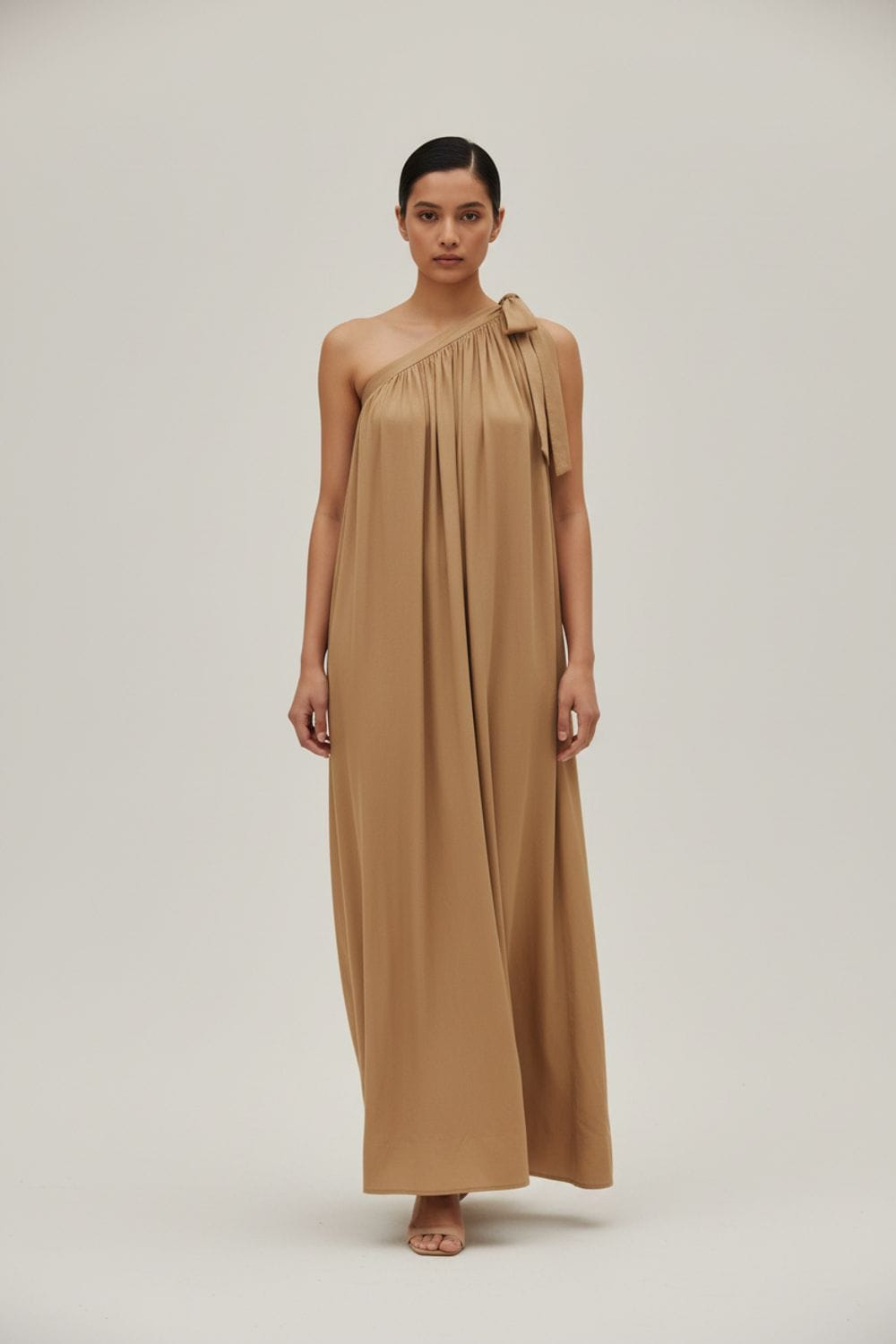 Doodlage Daryl sand-colored dress with a relaxed fit, featuring a soft fabric and casual style, displayed on a hanger.