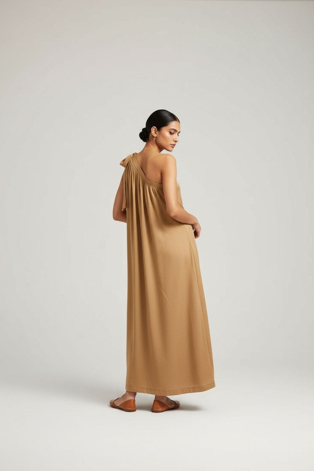 Doodlage Daryl sand dress with short sleeves and relaxed fit, featuring a casual, stylish design perfect for everyday wear.