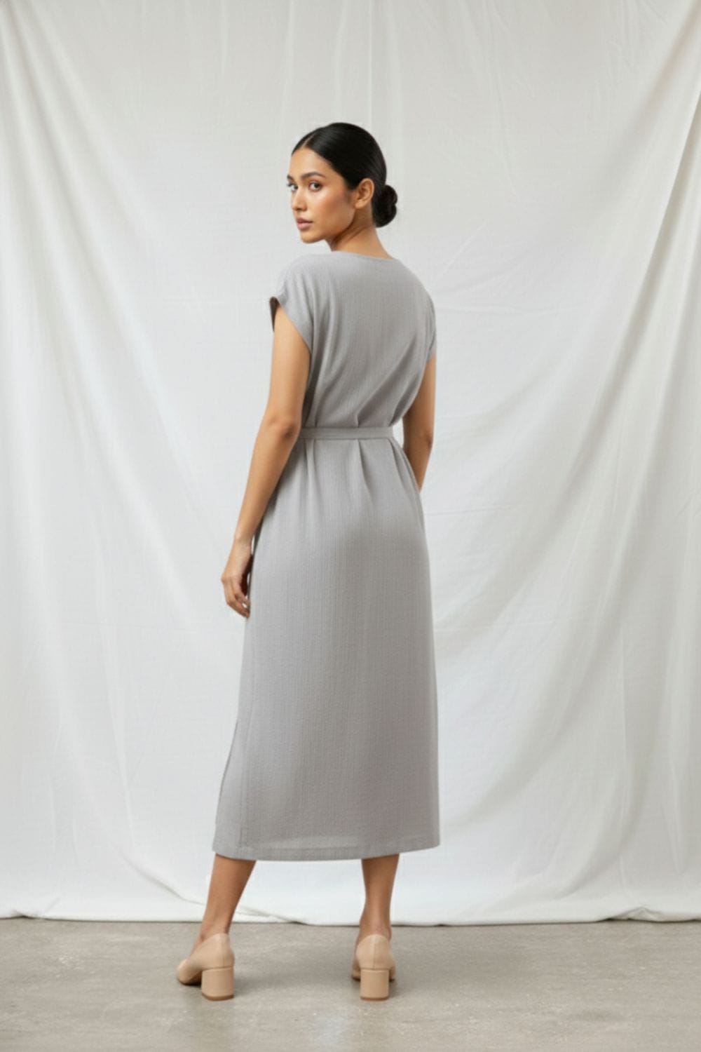 Doodlage Erna grey dress featuring a relaxed fit with subtle detailing, displayed on a hanger against a neutral background.