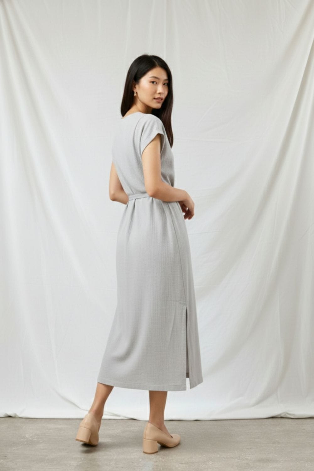 Doodlage Erna grey dress displayed on a hanger, featuring a relaxed fit and subtle textured fabric.