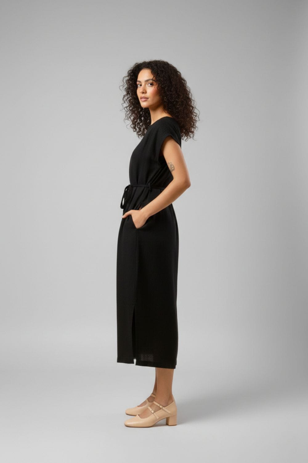 Black Erna dress by Doodlage, featuring a stylish, fitted silhouette with long sleeves and subtle textured fabric.