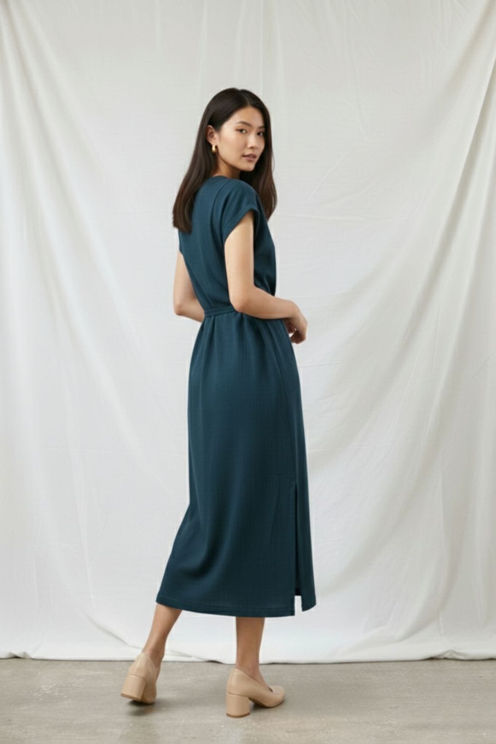 Elegant midnight blue Doodlage Erna dress with flowing fabric and stylish design, perfect for special occasions and evening wear.