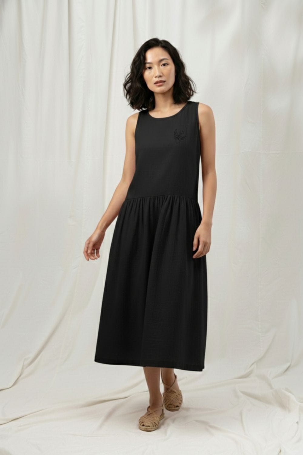 Black Doodlage Susan dress with a fitted silhouette and elegant design, shown on a model.