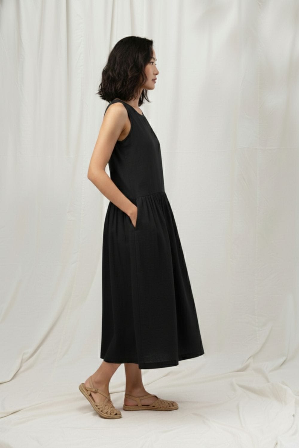 Susan black dress by Doodlage, stylish knee-length dress with a fitted silhouette and elegant long sleeves, perfect for casual or formal wear.