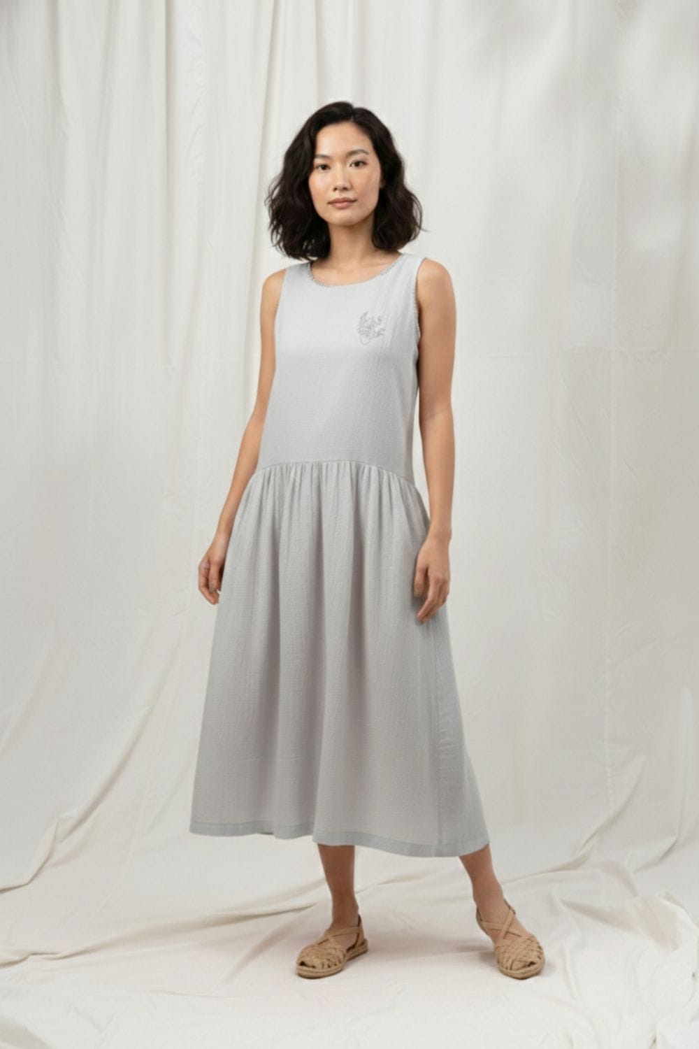 Susan grey dress by Doodlage, featuring a stylish, relaxed fit with long sleeves and a knee-length silhouette.