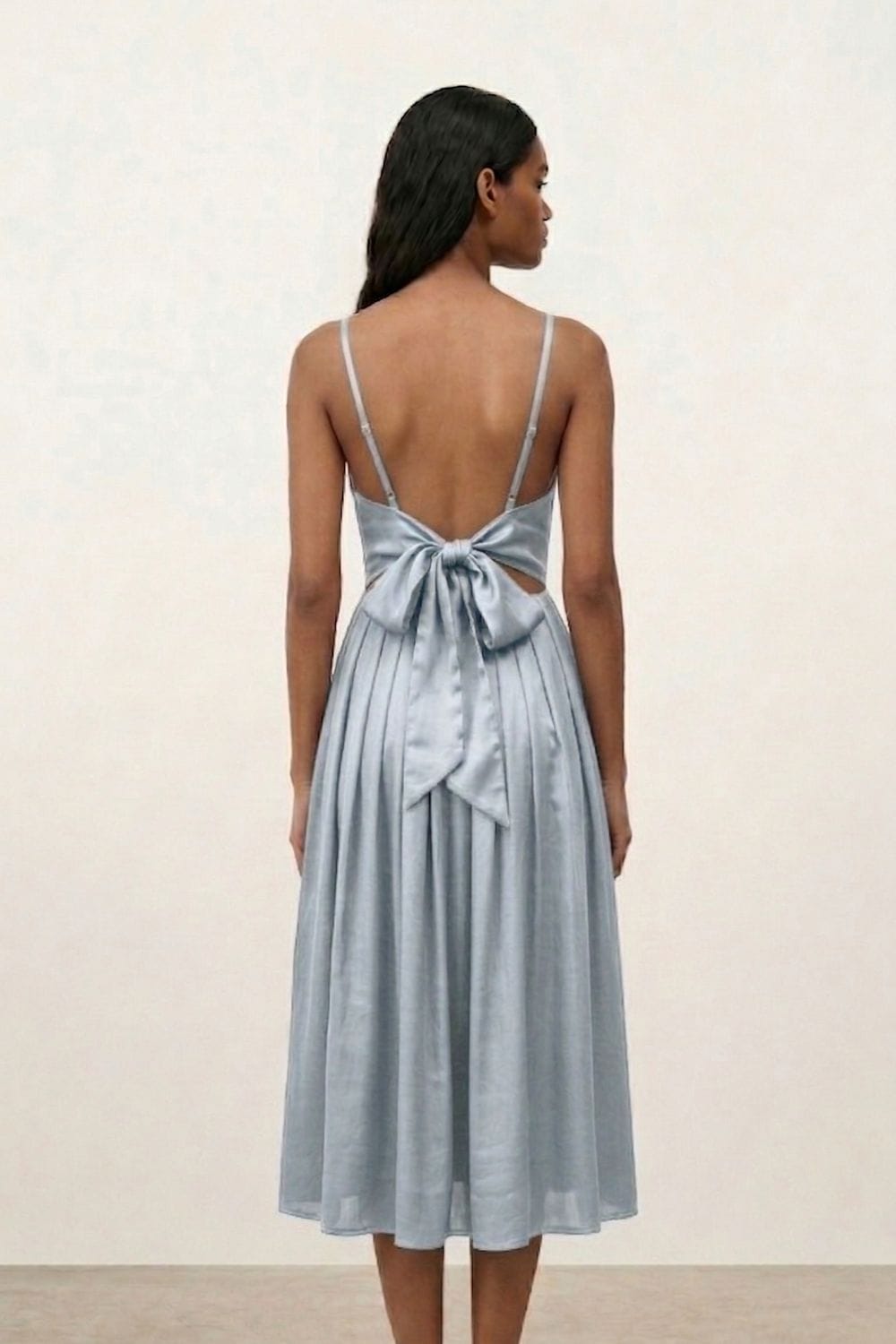 Doodlage Mary blue dress with floral print and knee-length design, featuring a round neckline and short sleeves.
