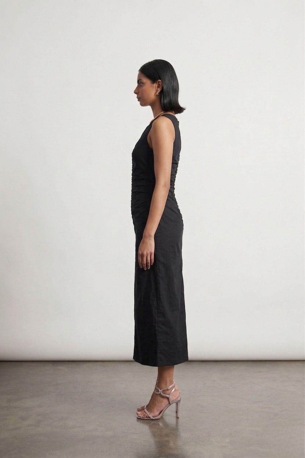 Black Doodlage Sarah dress with a relaxed fit, featuring a simple neckline and knee-length design, perfect for casual or semi-formal wear.