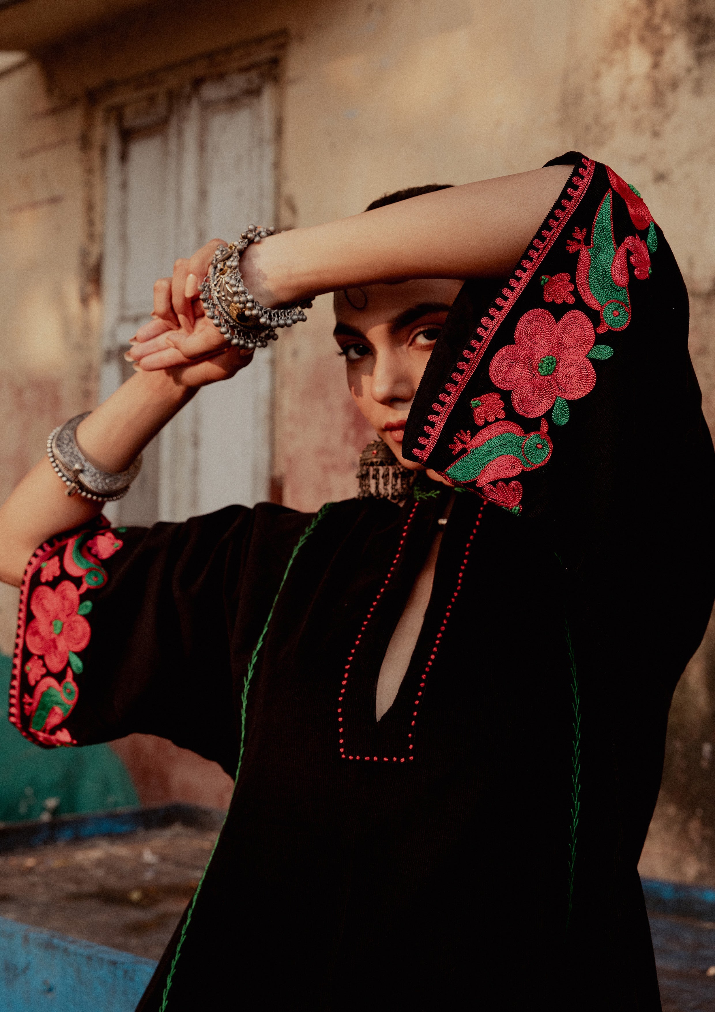 DUNGRI KAFTAN PARROT EMBROIDERY