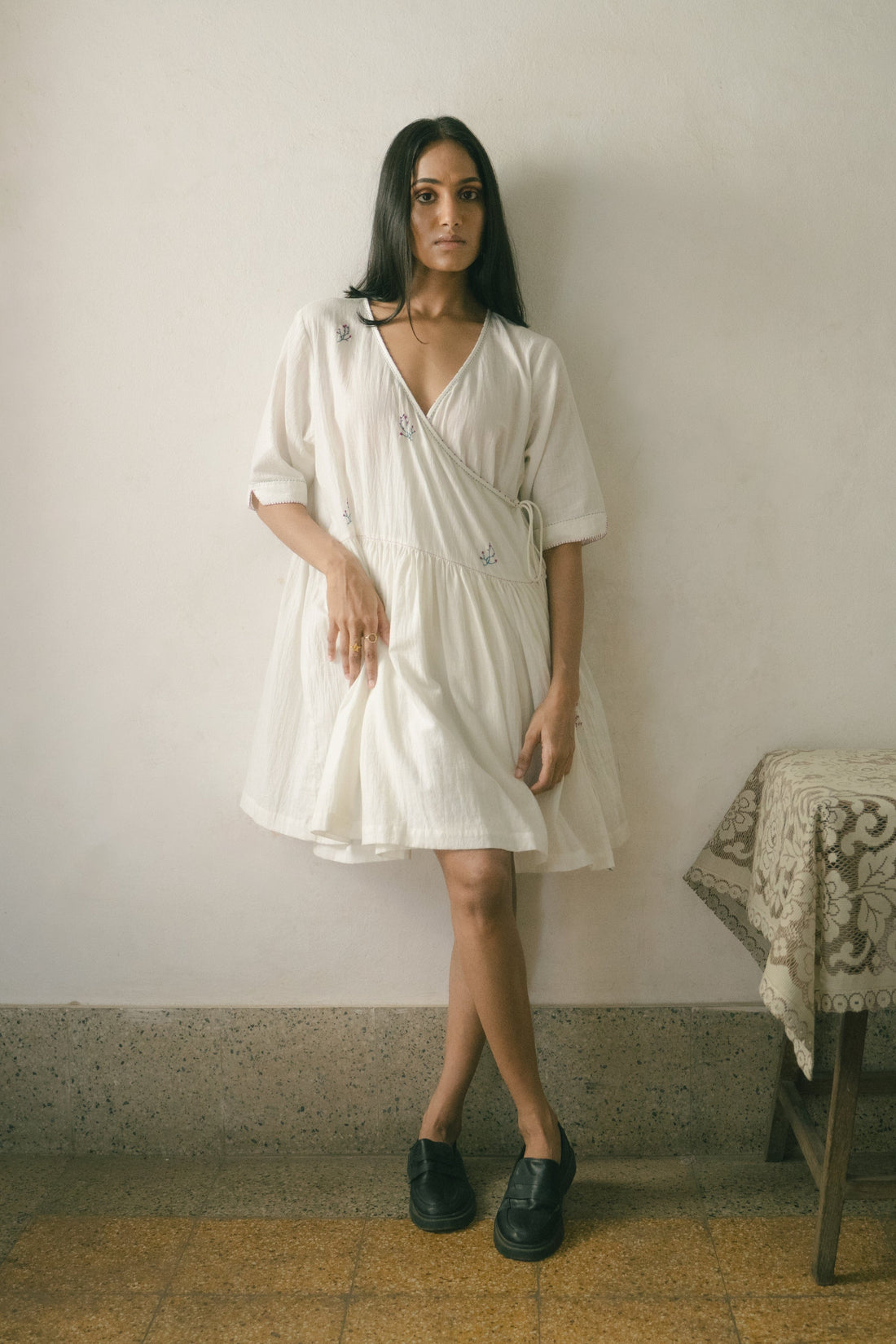 Deeta Sara tunic dress with long sleeves and relaxed fit, shown in a stylish, casual design on a neutral background.