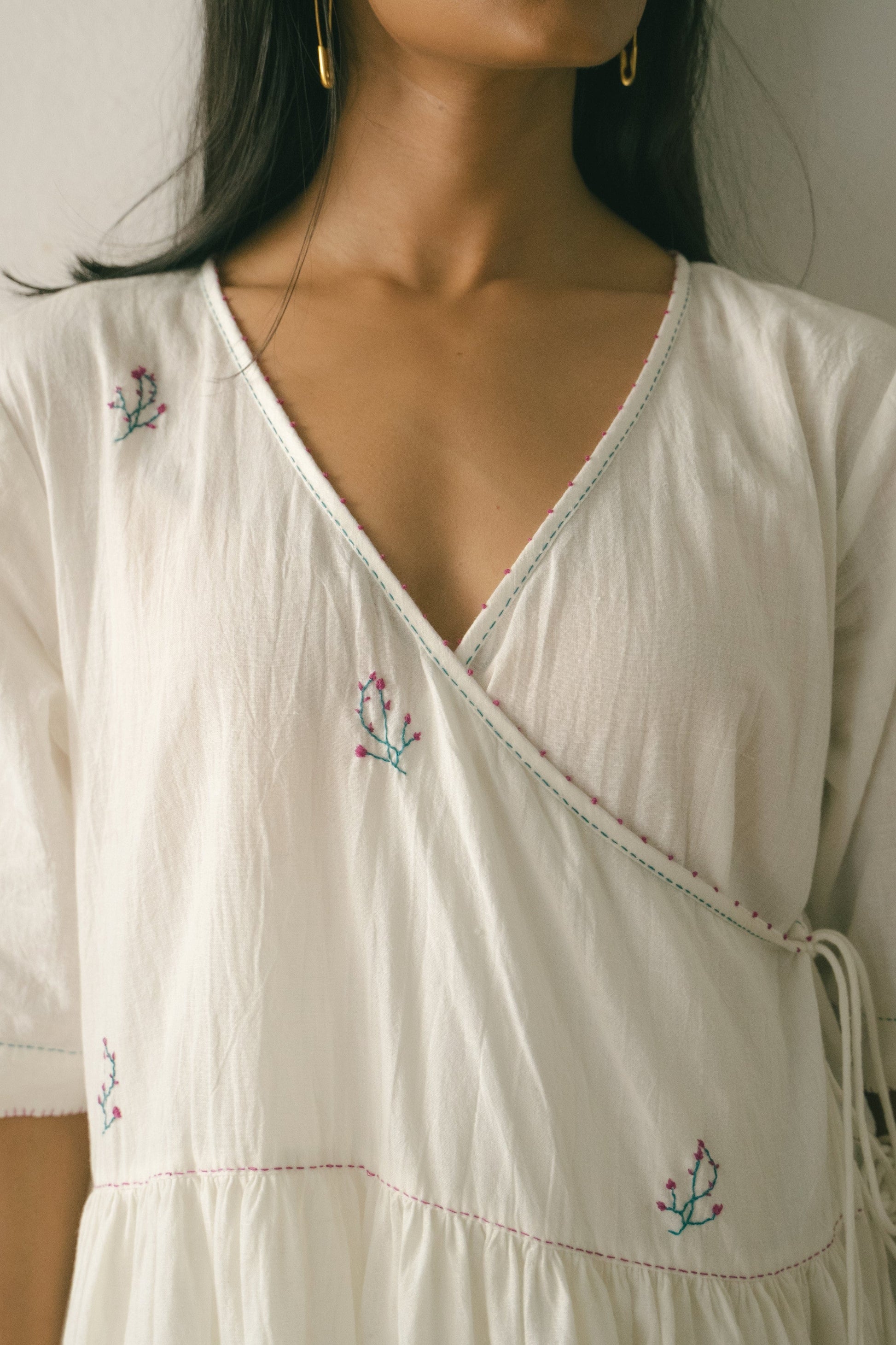 Deeta Sara tunic dress featuring a flowy silhouette, long sleeves, and a stylish neckline, perfect for casual and semi-formal wear.