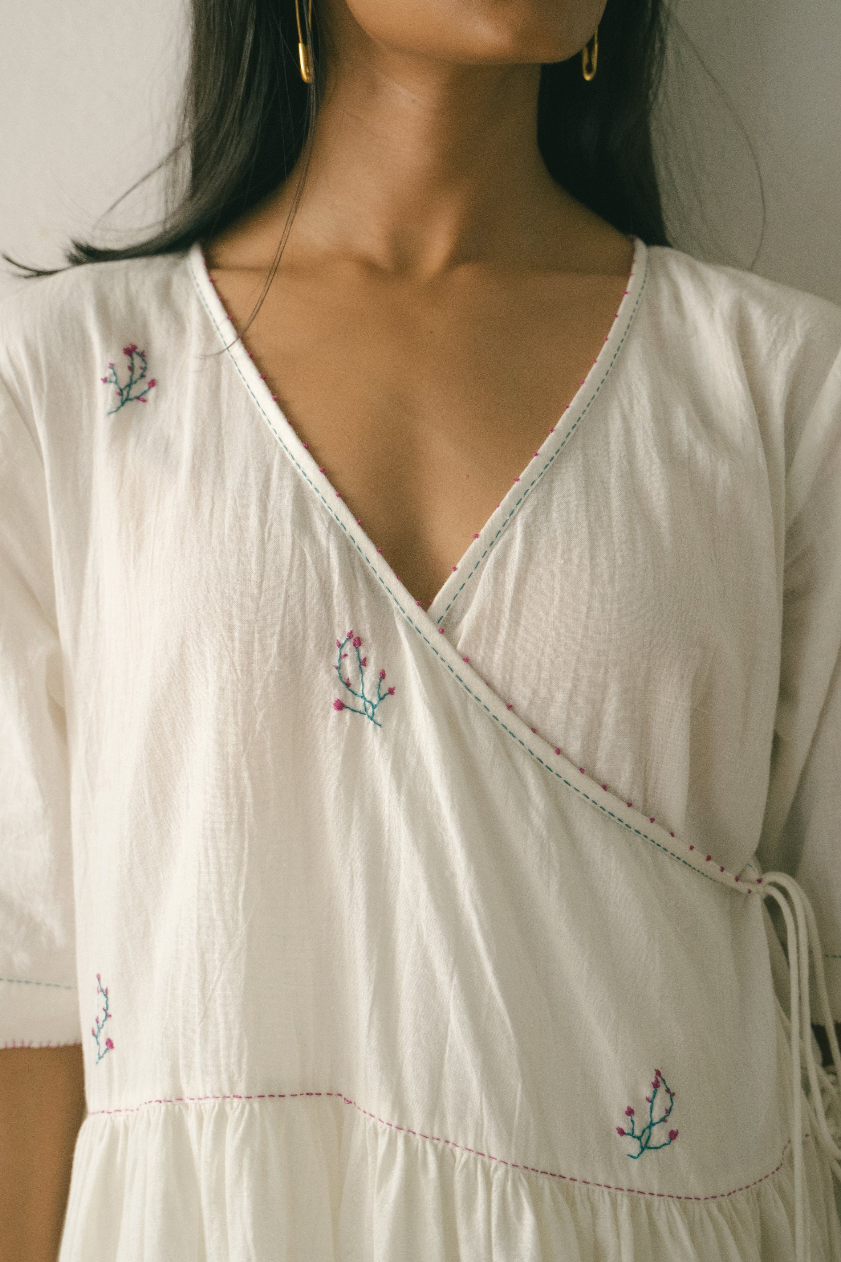 Deeta Sara tunic dress featuring a flowy silhouette, long sleeves, and a stylish neckline, perfect for casual and semi-formal wear.
