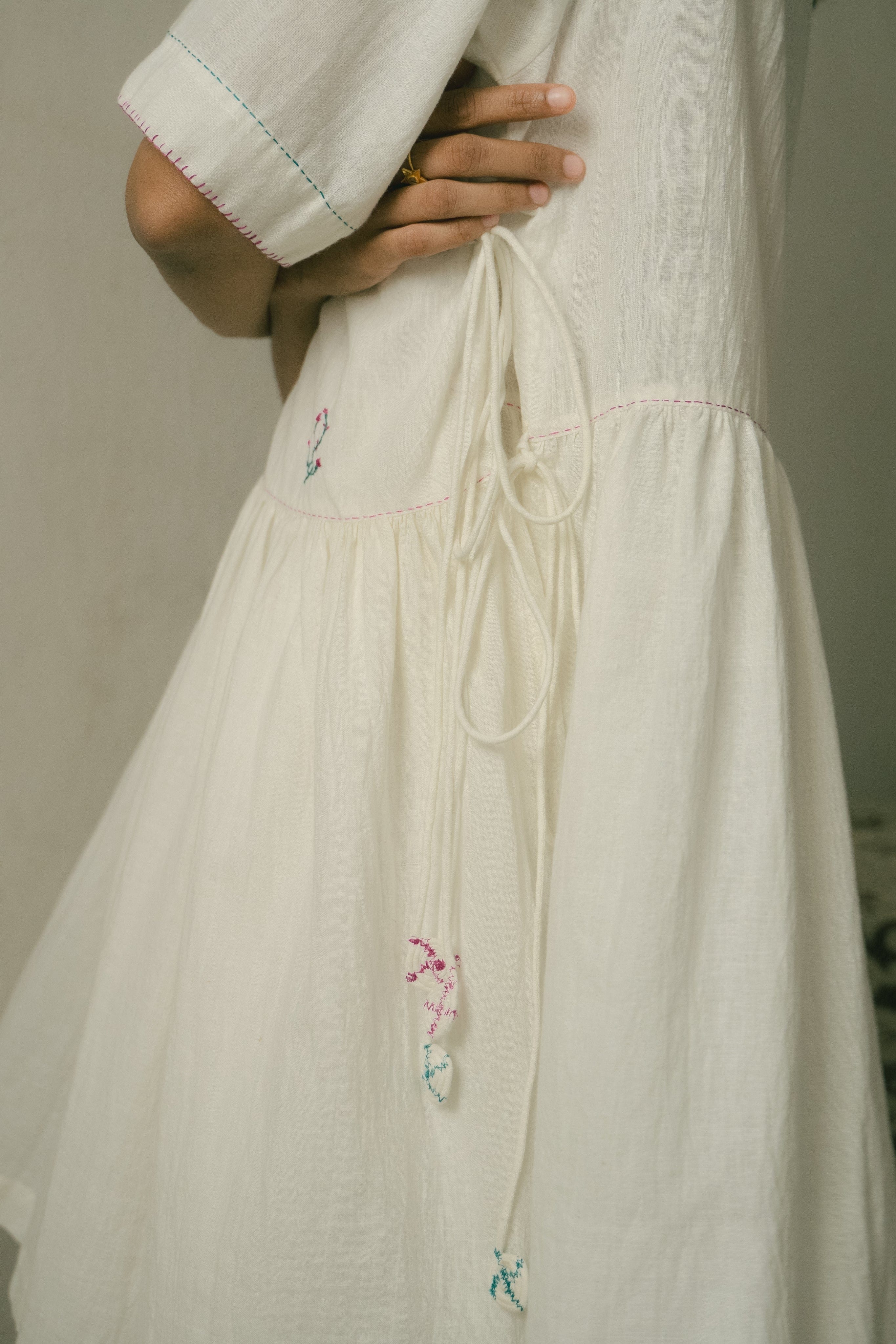 Deeta Sara tunic dress featuring a relaxed fit, long sleeves, and a stylish, comfortable design ideal for casual wear.