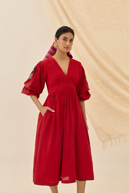 JODI Unab day dress with a relaxed fit, soft fabric, and stylish design, displayed on a hanger in a well-lit setting.