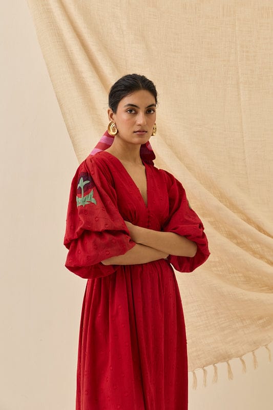 JODI Unab day dress in lightweight fabric with a relaxed fit, featuring a floral pattern and short sleeves, perfect for casual wear.