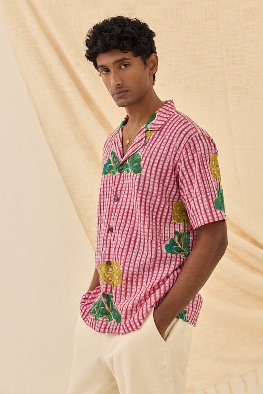 JODI Lali relaxed fit shirt in soft fabric, featuring a casual design with a collar and long sleeves, worn by a model.