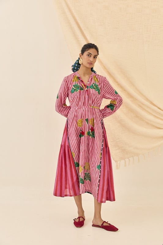 JODI Lali day dress in soft fabric with floral pattern, short sleeves, and relaxed fit, perfect for casual wear.
