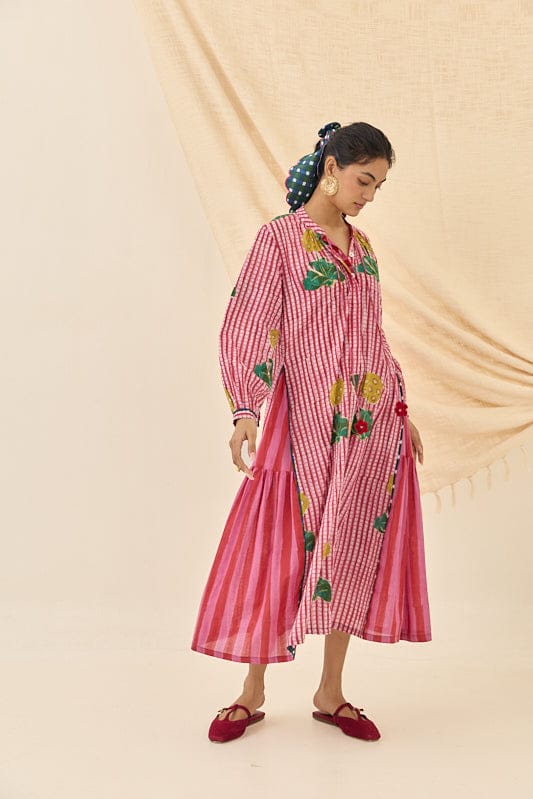 JODI Lali day dress featuring a relaxed fit, short sleeves, and a floral pattern, perfect for casual daytime wear.