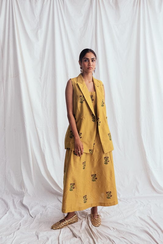 JODI Nimbu silk blazer jacket with tailored fit and elegant design, shown on a model with a neutral background.