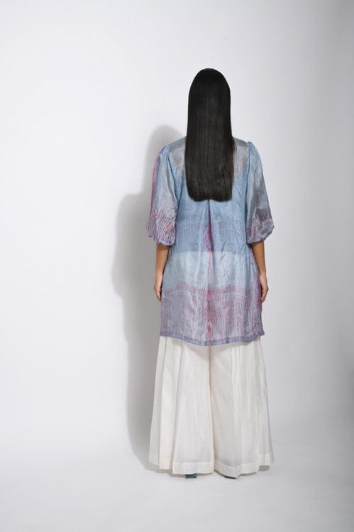 Theloomart Marina Bay shirt in light fabric with a casual fit, displayed on a hanger with a subtle pattern.