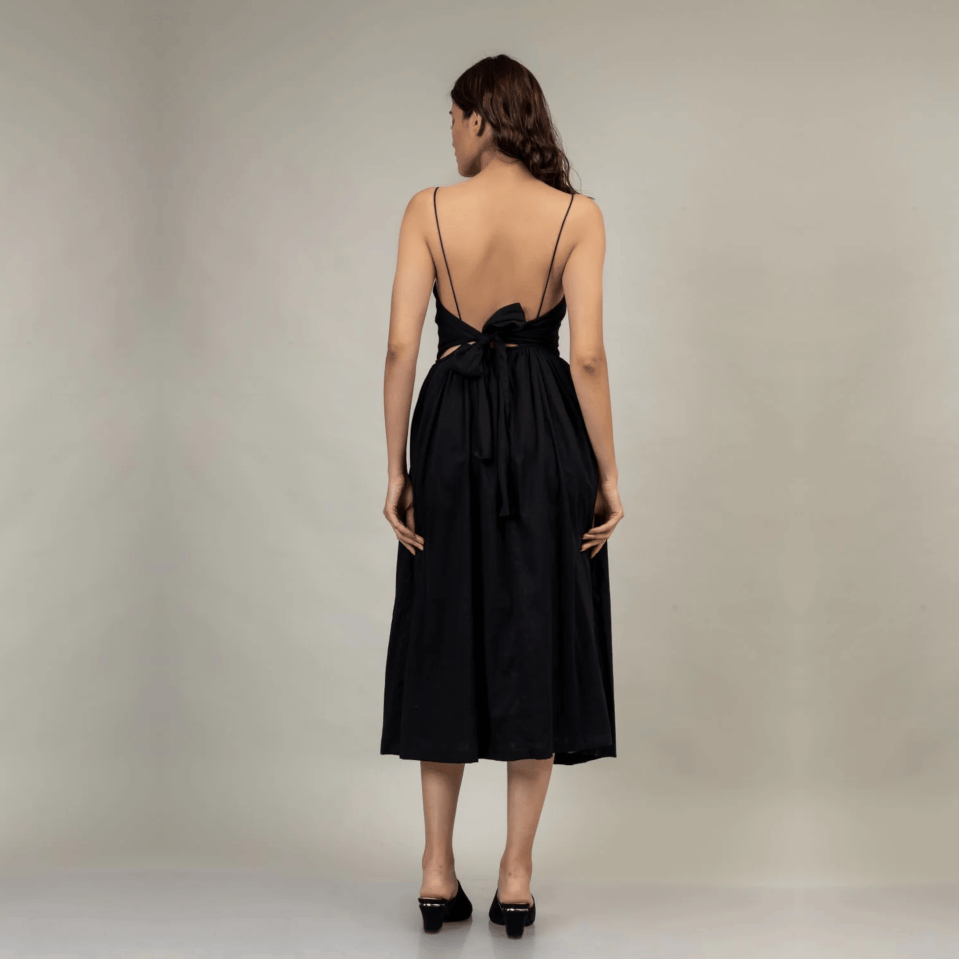 Doodlage Mary black dress with long sleeves, fitted waist, and stylish design, perfect for elegant occasions.
