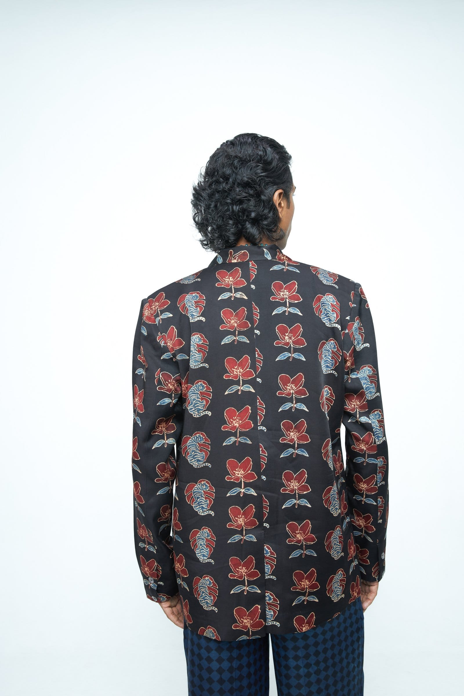 Back view of Anushe Pirani Bold blazer, stylish tailored blazer with structured fit and classic lapel design.