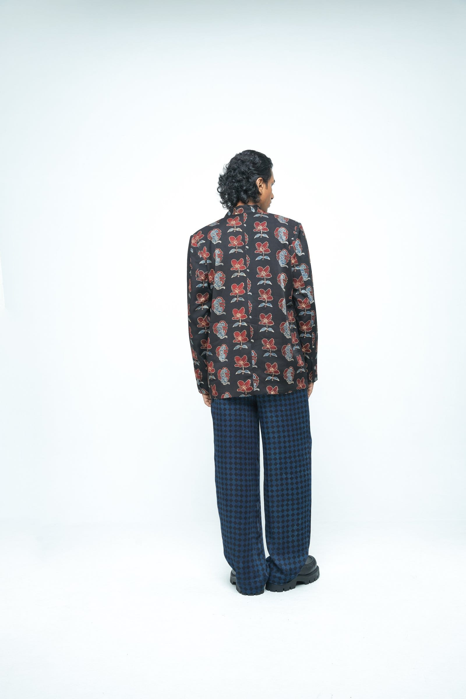 Back view of Anushe Pirani bold blazer, stylish tailored blazer with structured fit and lapel collar in black fabric.