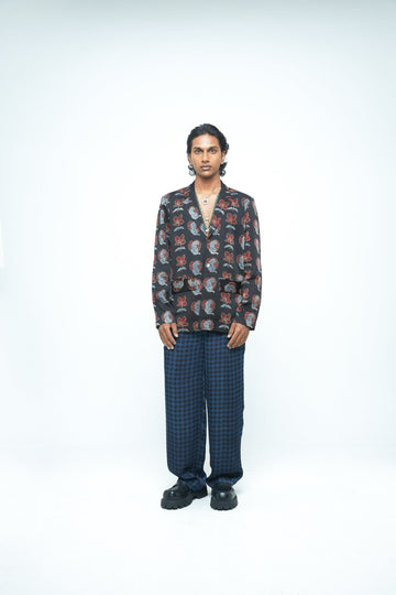 Anushe Pirani bold blazer with structured fit, featuring classic lapels and tailored design, shown from the front view.