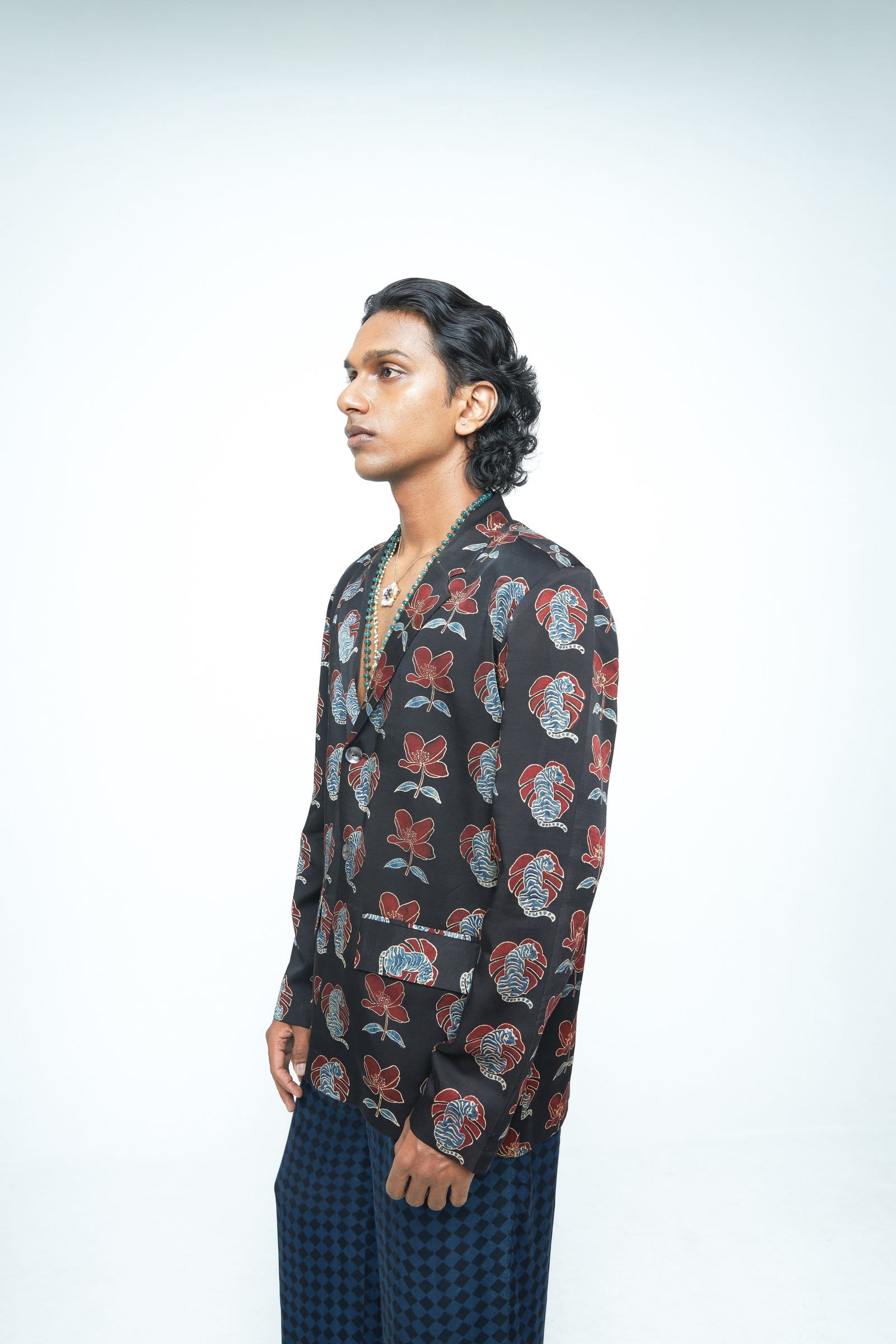 Side view of Anushe Pirani bold blazer, tailored blazer with structured fit and stylish design, shown from the side.
