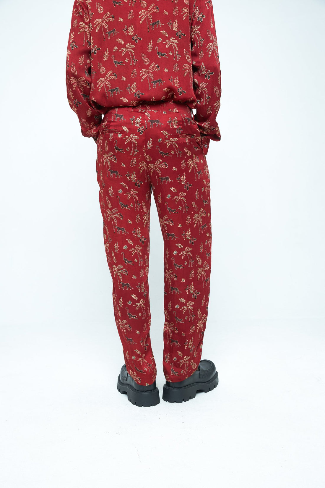 Wild tapered pants