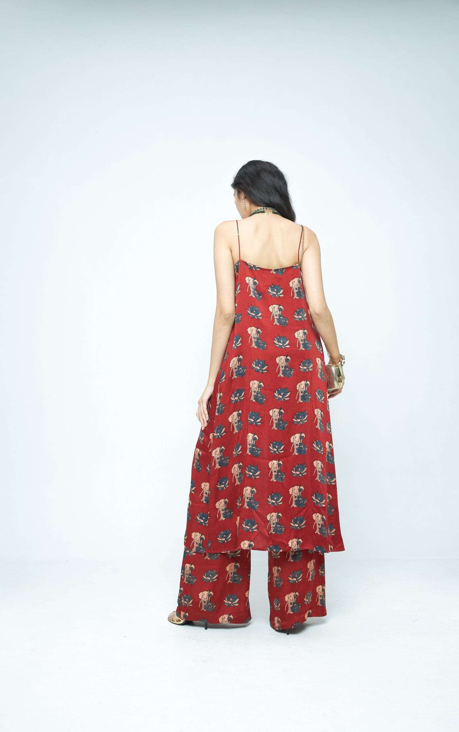 Back view of Anushe Pirani gentle tunic in soft fabric, featuring a relaxed fit and subtle design details.