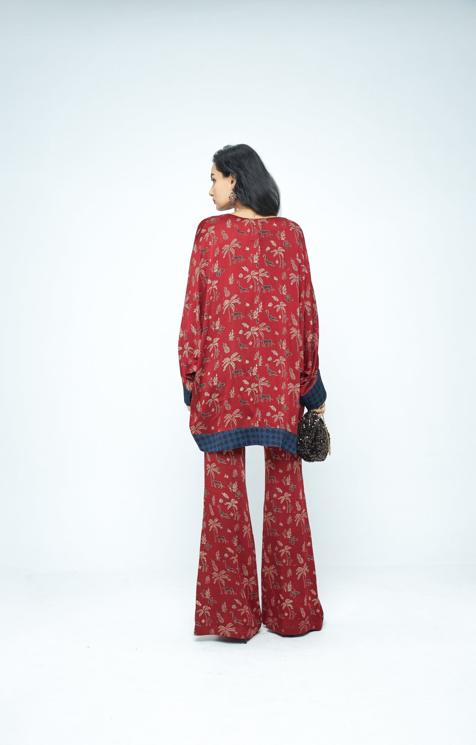 Back view of Anushe Pirani Dolman sleeve tunic, stylish and comfortable women's tunic with wide sleeves and relaxed fit.