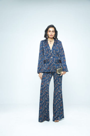 Front view of Anushe Pirani Paradise blazer in a stylish design, showcasing its tailored fit and elegant fabric.