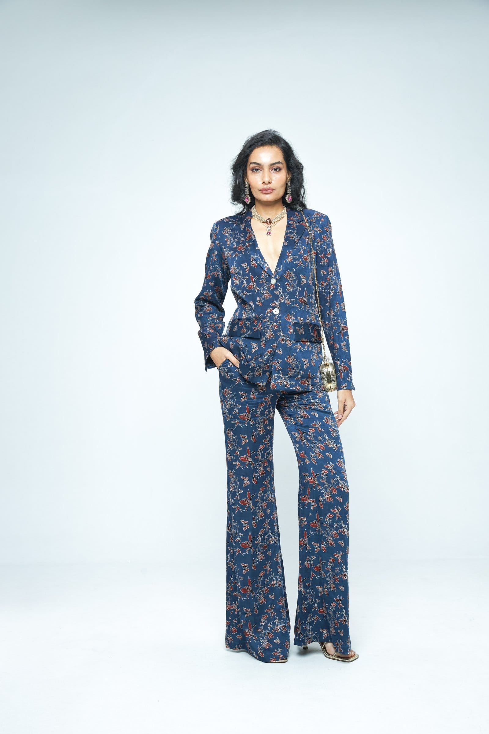Front view of the Anushe Pirani Paradise blazer, tailored fit with structured lapels and stylish details in a sophisticated design.