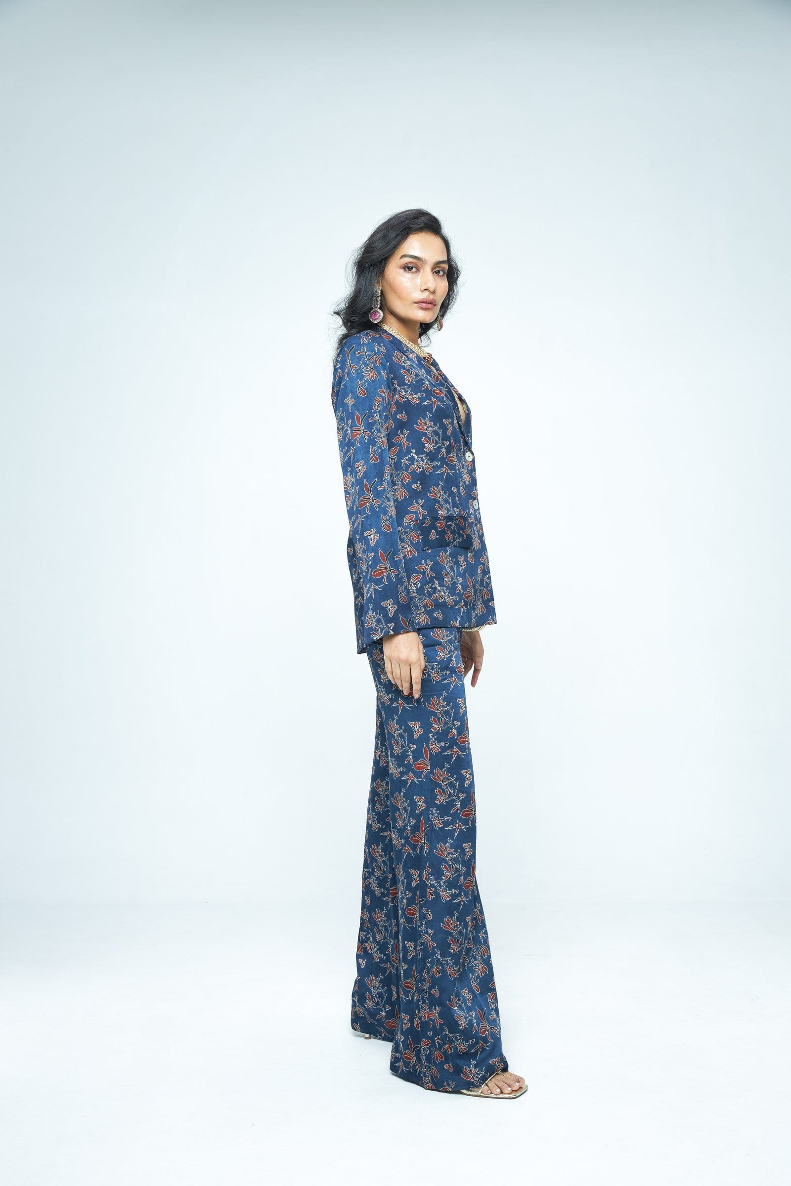 Side view of Anushe Pirani Paradise blazer, stylish tailored blazer with structured fit and elegant design.