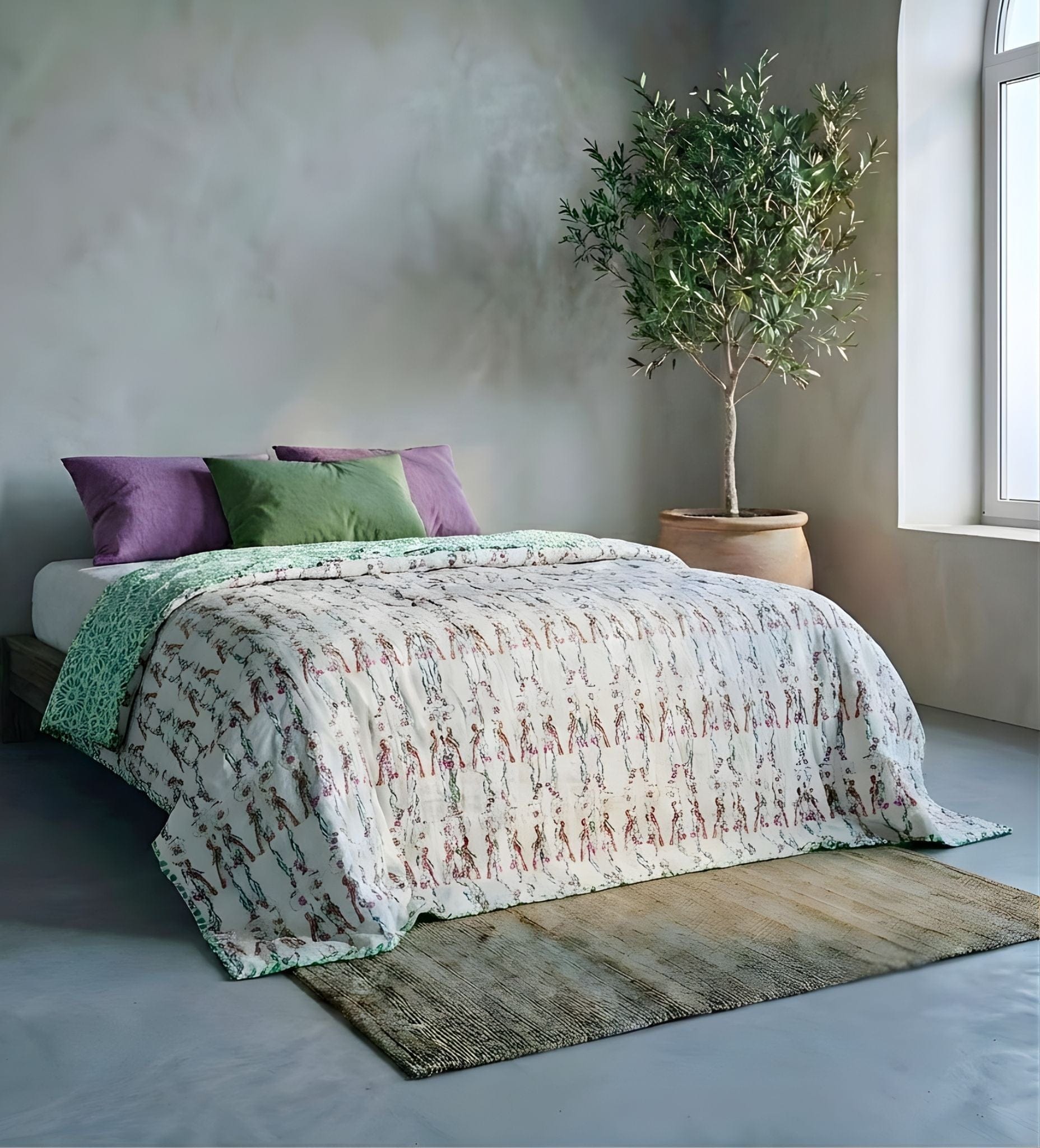 Reversible Bombaybirds Ornitho blanket featuring bird pattern in red and green, perfect for living room decor.