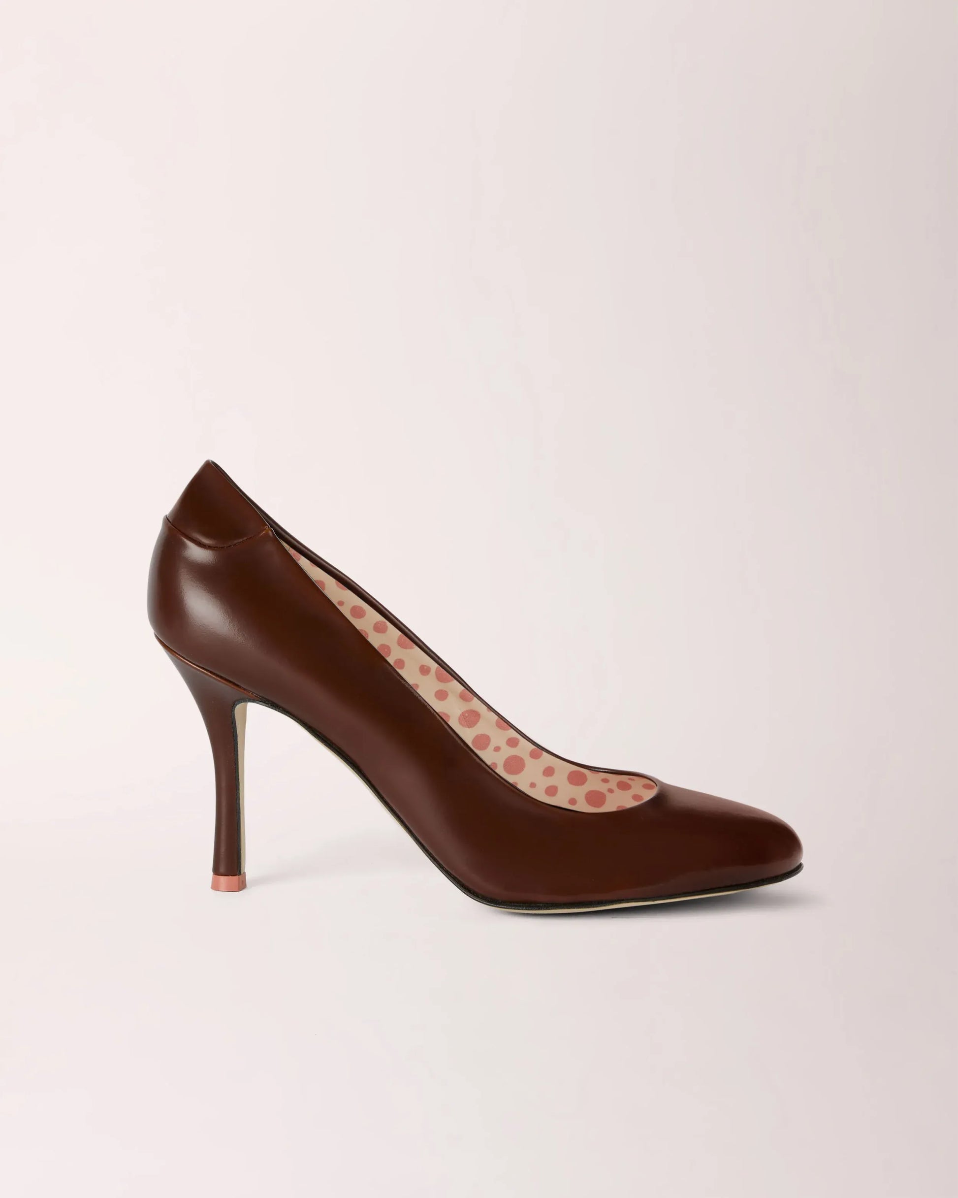 Classic Cheeletto Pump in Irish Coffee smooth Yatay mushroom leather, vegan stiletto handcrafted in Italy by Cheetah Stories