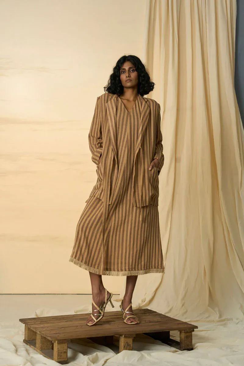 Alternative desert tie-up blazer, stylish tailored blazer with tie-up front detail, ideal for casual or smart occasions.